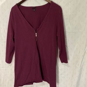 Zippered shirt has spandex